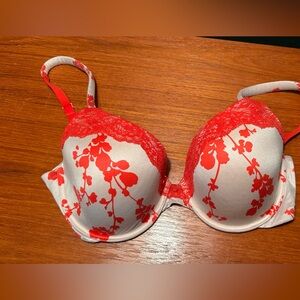 Victorias Secret 32DD